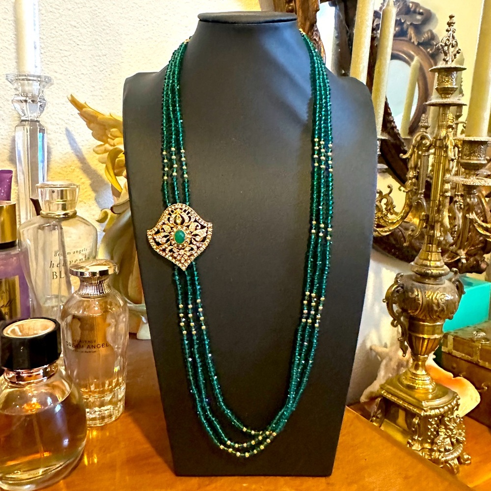 Elegant Green Crystal Beaded Necklace with Gold Accents